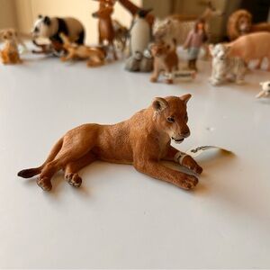 Schleich Lying Lioness Figurine 14375 wild life series retired 2013